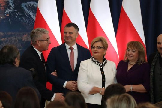 Mieszkańcy Tomaszowa Lubelskiego w oczekiwaniu na Karola Nawrockiego [ZDJĘCIA]