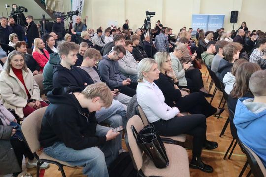 Mieszkańcy Tomaszowa Lubelskiego w oczekiwaniu na Karola Nawrockiego [ZDJĘCIA]