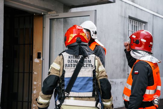 Pożar w celi i agresywni osadzeni – ćwiczenia służb w chełmskim więzieniu [ZDJĘCIA]