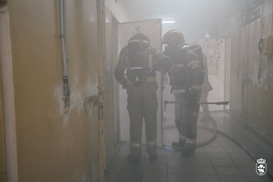 Pożar w celi i agresywni osadzeni – ćwiczenia służb w chełmskim więzieniu [ZDJĘCIA]