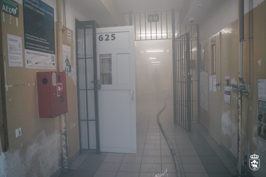 Pożar w celi i agresywni osadzeni – ćwiczenia służb w chełmskim więzieniu [ZDJĘCIA]