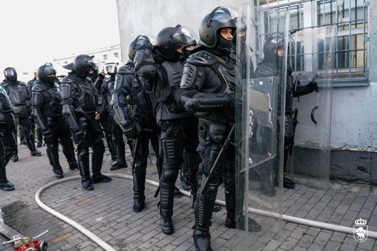 Pożar w celi i agresywni osadzeni – ćwiczenia służb w chełmskim więzieniu [ZDJĘCIA]