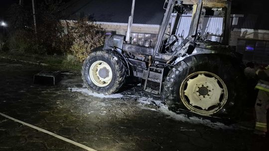 W Kulczynie Kolonii doszło do pożaru ciągnika stojącego przy jednym z gospodarstw. Dzień wcześniej w miejscowości Busówno (pow. chełmski) spłonął inny traktor,