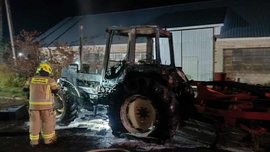 Płoną ciągniki. Dwie akcje strażaków - w Busównie i Kulczynie-Kolonii [ZDJĘCIA]