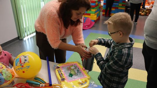 „Jesienna herbatka z Szymonem” – ciepło serc w Hucie Kultury [GALERIA ZDJĘĆ]