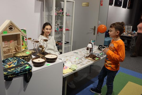 „Jesienna herbatka z Szymonem” – ciepło serc w Hucie Kultury [GALERIA ZDJĘĆ]