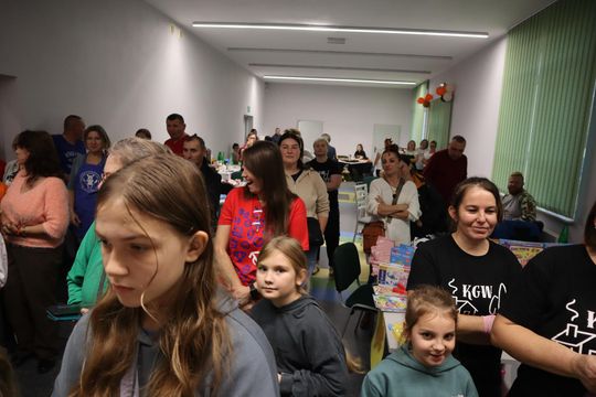 „Jesienna herbatka z Szymonem” – ciepło serc w Hucie Kultury [GALERIA ZDJĘĆ]