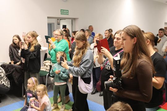 „Jesienna herbatka z Szymonem” – ciepło serc w Hucie Kultury [GALERIA ZDJĘĆ]