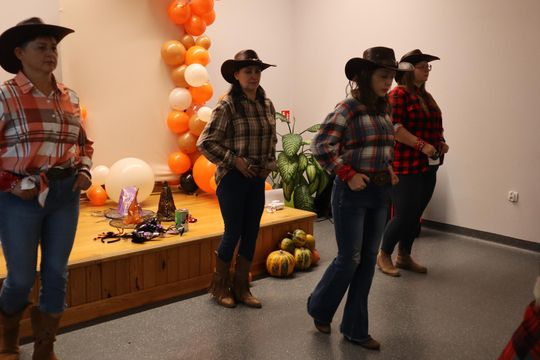 „Jesienna herbatka z Szymonem” – ciepło serc w Hucie Kultury [GALERIA ZDJĘĆ]