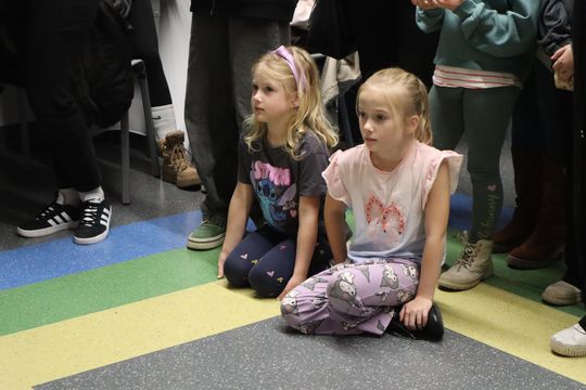 „Jesienna herbatka z Szymonem” – ciepło serc w Hucie Kultury [GALERIA ZDJĘĆ]