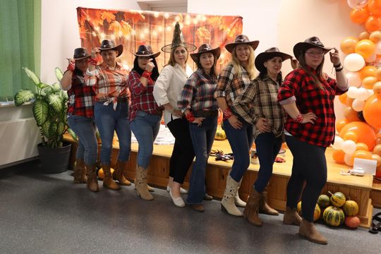 „Jesienna herbatka z Szymonem” – ciepło serc w Hucie Kultury [GALERIA ZDJĘĆ]