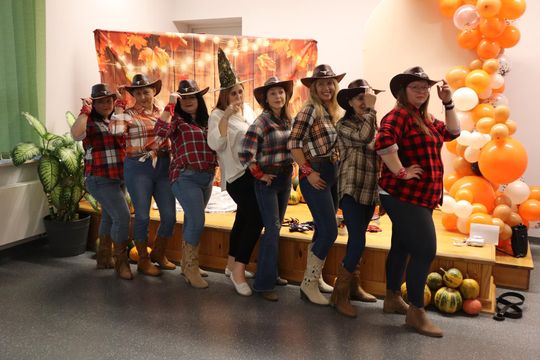 „Jesienna herbatka z Szymonem” – ciepło serc w Hucie Kultury [GALERIA ZDJĘĆ]