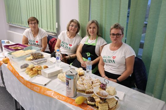 „Jesienna herbatka z Szymonem” – ciepło serc w Hucie Kultury [GALERIA ZDJĘĆ]