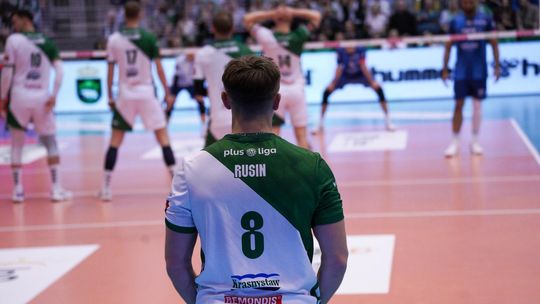 Siatkarze InPostu ChKS Chełm  3:2 (14:25, 25:22, 25:22, 8:25, 15:13) pokonali Cuprum Stilon Gorzów.