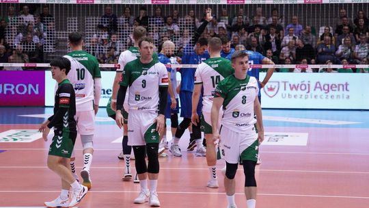 Siatkarze InPostu ChKS Chełm  3:2 (14:25, 25:22, 25:22, 8:25, 15:13) pokonali Cuprum Stilon Gorzów.