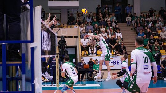 Siatkarze InPostu ChKS Chełm  3:2 (14:25, 25:22, 25:22, 8:25, 15:13) pokonali Cuprum Stilon Gorzów.