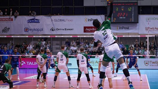Siatkarze InPostu ChKS Chełm  3:2 (14:25, 25:22, 25:22, 8:25, 15:13) pokonali Cuprum Stilon Gorzów.