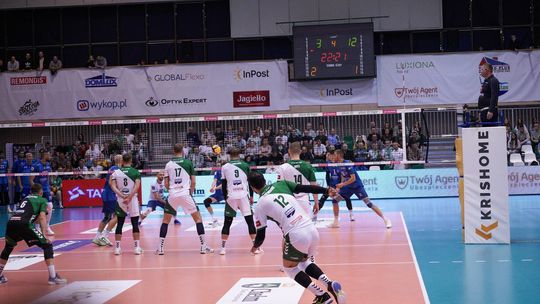 Siatkarze InPostu ChKS Chełm  3:2 (14:25, 25:22, 25:22, 8:25, 15:13) pokonali Cuprum Stilon Gorzów.