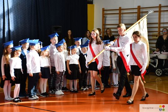 Krasnystaw. Pasowanie pierwszoklasistów w „Jedynce” [GALERIA ZDJĘĆ]