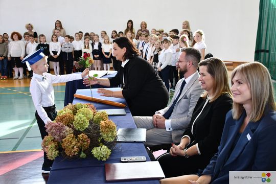Krasnystaw. Pasowanie pierwszoklasistów w „Jedynce” [GALERIA ZDJĘĆ]