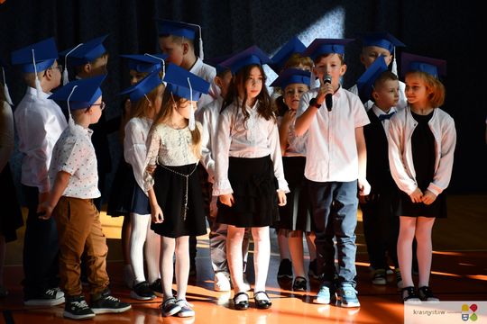 Krasnystaw. Pasowanie pierwszoklasistów w „Jedynce” [GALERIA ZDJĘĆ]