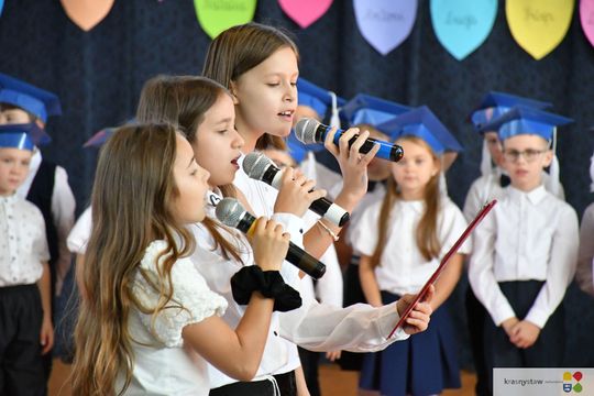 Krasnystaw. Pasowanie pierwszoklasistów w „Jedynce” [GALERIA ZDJĘĆ]