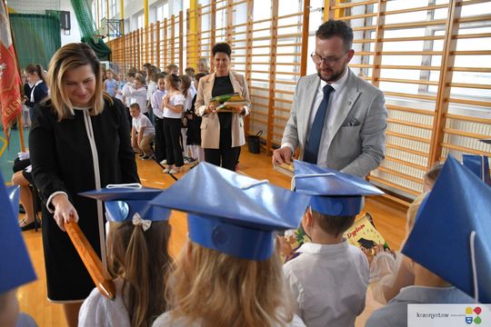Krasnystaw. Pasowanie pierwszoklasistów w „Jedynce” [GALERIA ZDJĘĆ]