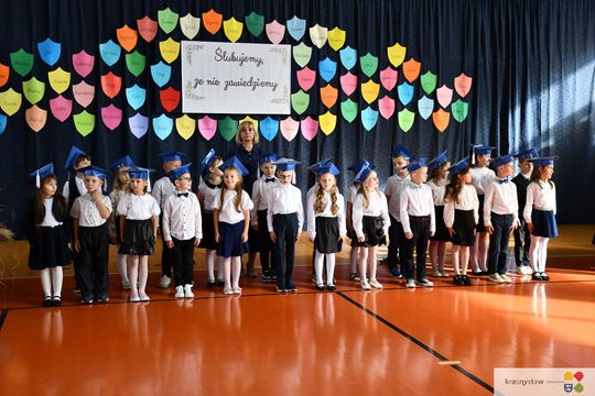 Krasnystaw. Pasowanie pierwszoklasistów w „Jedynce” [GALERIA ZDJĘĆ]