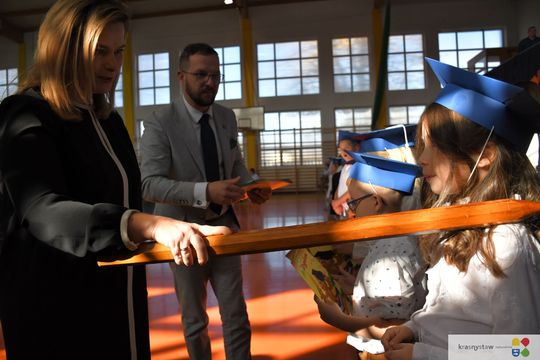 Krasnystaw. Pasowanie pierwszoklasistów w „Jedynce” [GALERIA ZDJĘĆ]