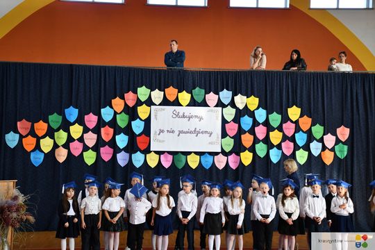 Krasnystaw. Pasowanie pierwszoklasistów w „Jedynce” [GALERIA ZDJĘĆ]