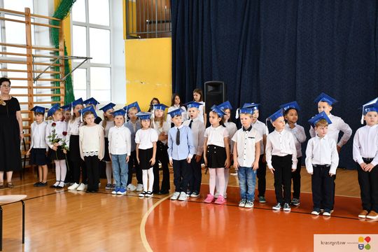 Krasnystaw. Pasowanie pierwszoklasistów w „Jedynce” [GALERIA ZDJĘĆ]