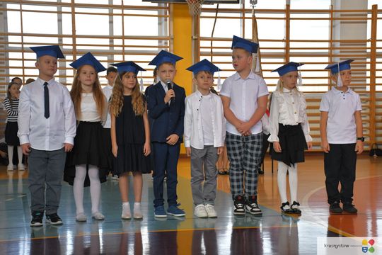 Krasnystaw. Pasowanie pierwszoklasistów w „Jedynce” [GALERIA ZDJĘĆ]