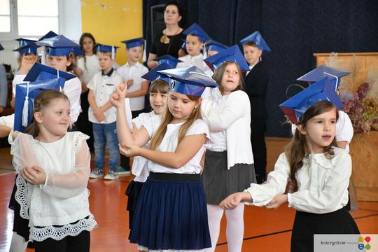 Krasnystaw. Pasowanie pierwszoklasistów w „Jedynce” [GALERIA ZDJĘĆ]