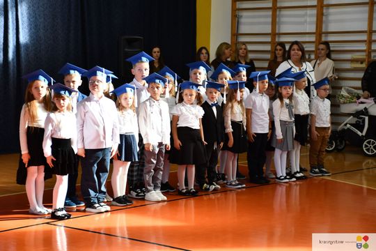 Krasnystaw. Pasowanie pierwszoklasistów w „Jedynce” [GALERIA ZDJĘĆ]