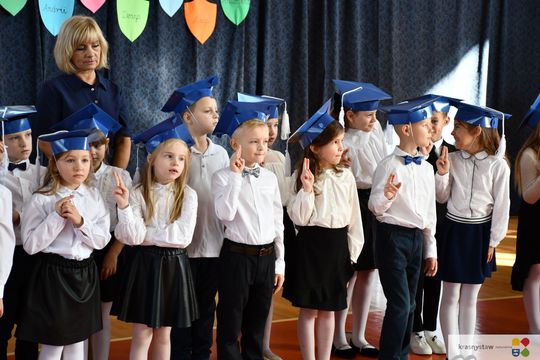 Krasnystaw. Pasowanie pierwszoklasistów w „Jedynce” [GALERIA ZDJĘĆ]