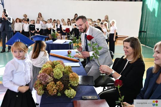 Krasnystaw. Pasowanie pierwszoklasistów w „Jedynce” [GALERIA ZDJĘĆ]