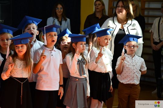 Krasnystaw. Pasowanie pierwszoklasistów w „Jedynce” [GALERIA ZDJĘĆ]