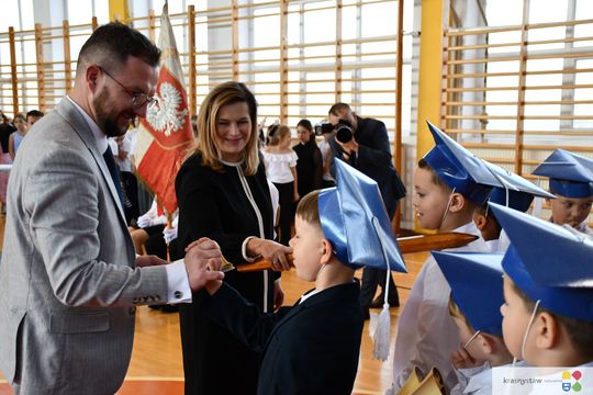 Krasnystaw. Pasowanie pierwszoklasistów w „Jedynce” [GALERIA ZDJĘĆ]