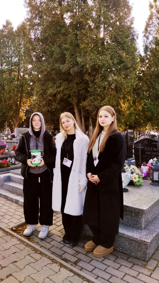 Chełm. Kwesta na chełmskich cmentarzach na renowację historycznych nagrobków [GALERIA ZDJĘĆ]