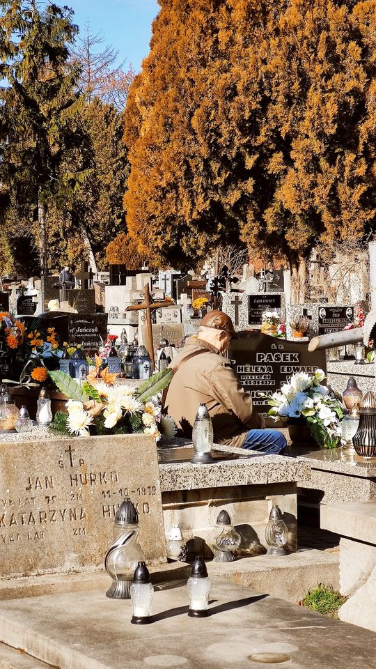 Chełm. Kwesta na chełmskich cmentarzach na renowację historycznych nagrobków [GALERIA ZDJĘĆ]