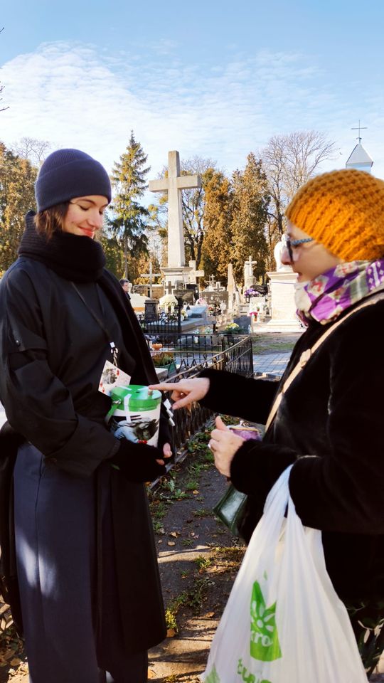 Chełm. Kwesta na chełmskich cmentarzach na renowację historycznych nagrobków [GALERIA ZDJĘĆ]