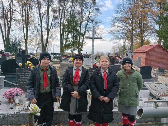 Rekordowa kwesta na włodawskich cmentarzach – ponad 21 tys. na ratowanie zabytkowych nagrobków [GALERIA ZDJĘĆ]