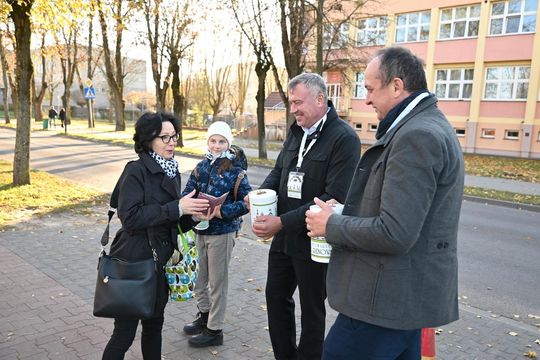 Rekordowa kwesta na włodawskich cmentarzach – ponad 21 tys. na ratowanie zabytkowych nagrobków [GALERIA ZDJĘĆ]