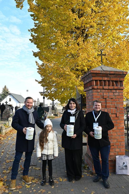 Rekordowa kwesta na włodawskich cmentarzach – ponad 21 tys. na ratowanie zabytkowych nagrobków [GALERIA ZDJĘĆ]