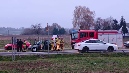 Auto w ogniu na krajowej 17! Ruch został wstrzymany [ZDJĘCIA]