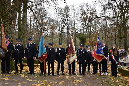 Mieszkańcy Fajsławic uczcili Narodowe Święto Niepodległości [GALERIA ZDJĘĆ] 