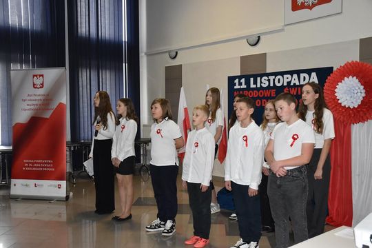 Mieszkańcy Fajsławic uczcili Narodowe Święto Niepodległości [GALERIA ZDJĘĆ] 