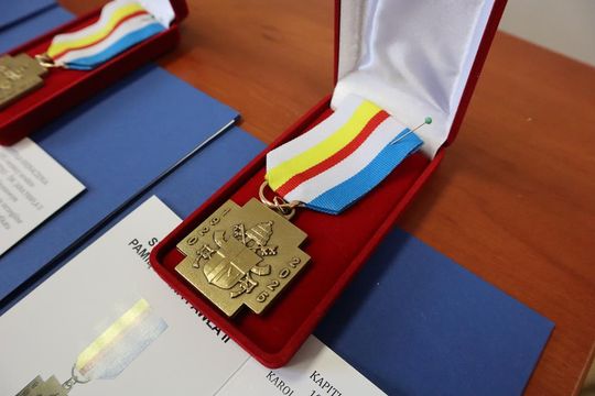 Chełm. Uroczyste wręczenie odznaczeń Stowarzyszenia „Pamięć Jana Pawła II” [GALERIA ZDJĘĆ] 