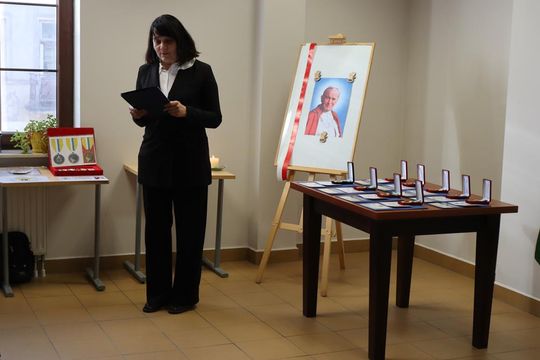 Chełm. Uroczyste wręczenie odznaczeń Stowarzyszenia „Pamięć Jana Pawła II” [GALERIA ZDJĘĆ] 