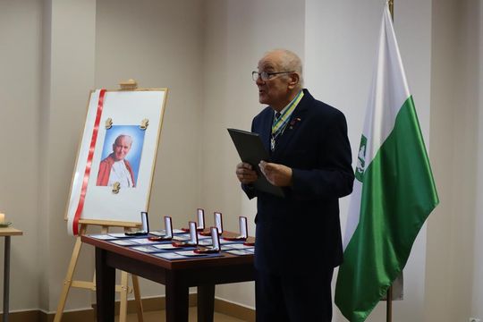 Chełm. Uroczyste wręczenie odznaczeń Stowarzyszenia „Pamięć Jana Pawła II” [GALERIA ZDJĘĆ] 